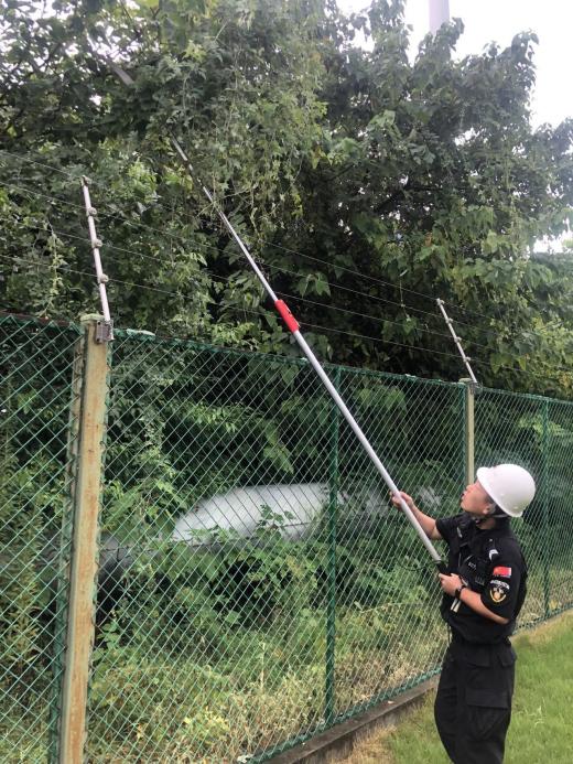 C:/Users/BA/Desktop/風(fēng)雨過(guò)后南京保安迅速行動(dòng)，恢復(fù)安“寧”面貌/2.jpg2