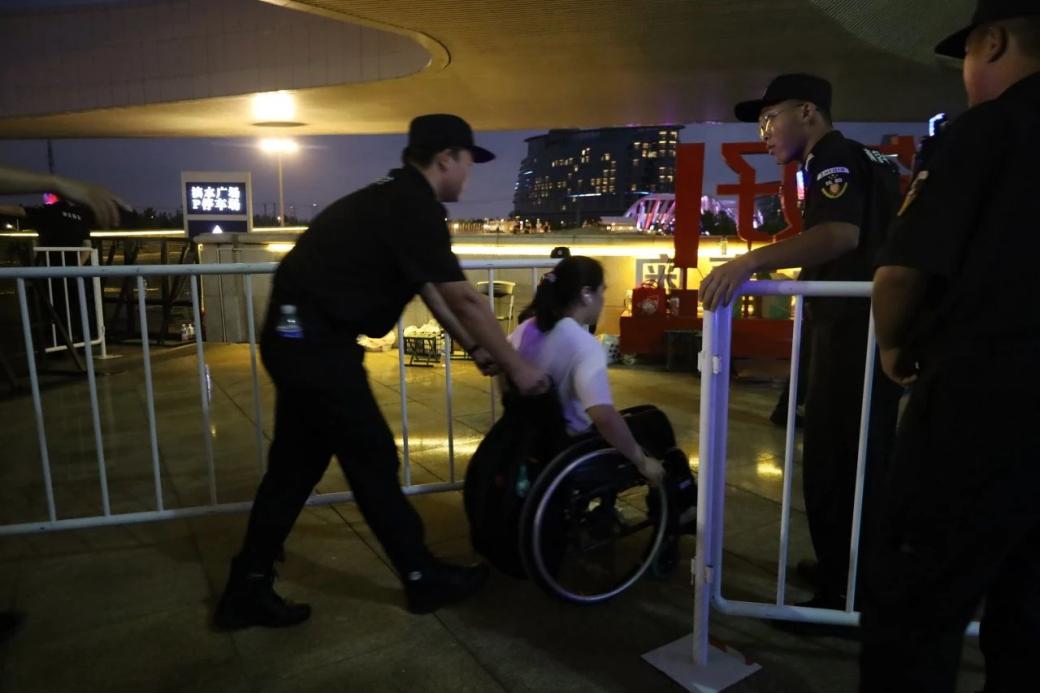 C:/Users/Administrator/Desktop/臺風“貝碧嘉”來襲，南京保安積極應對，“守”護萬家團圓！/13.jpg13