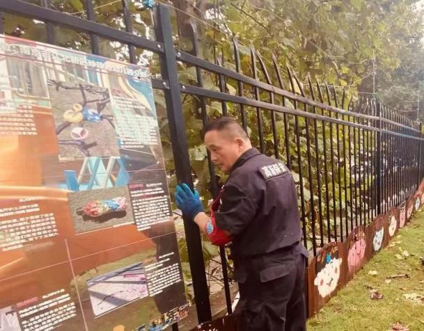 C:/Users/BA/Desktop/風(fēng)雨過(guò)后南京保安迅速行動(dòng)，恢復(fù)安“寧”面貌/8.jpg8