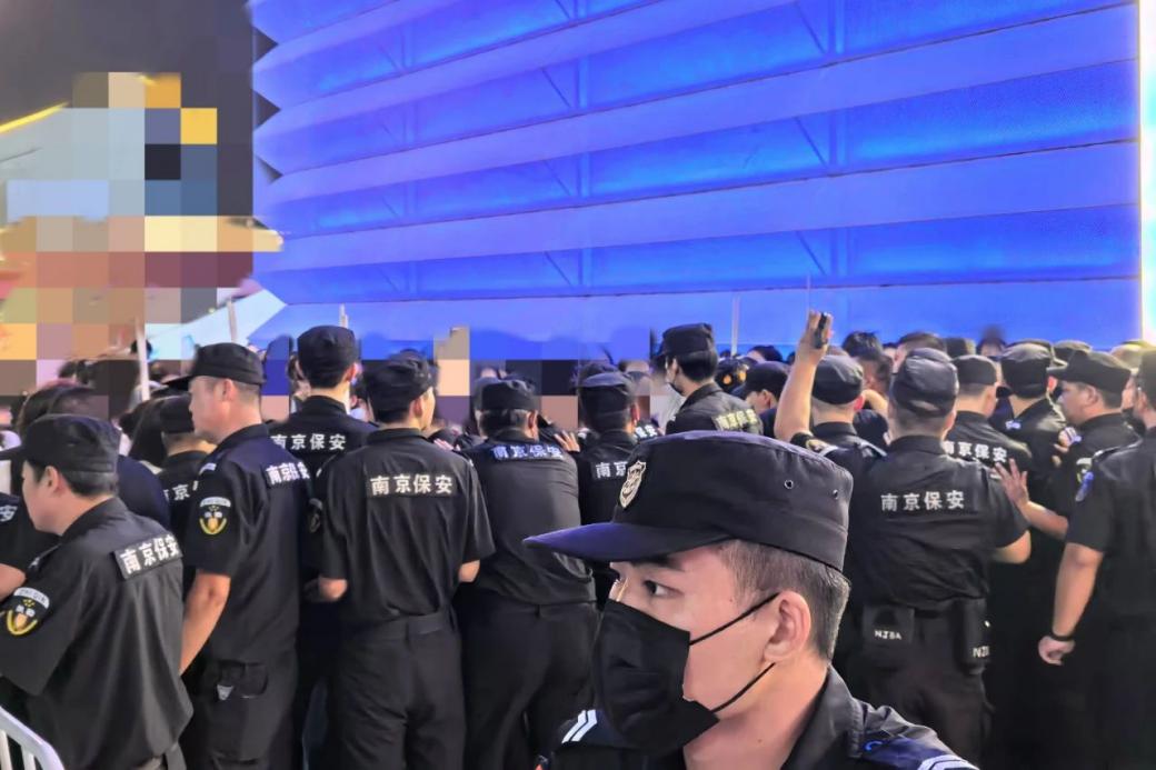 C:/Users/Administrator/Desktop/臺風“貝碧嘉”來襲，南京保安積極應對，“守”護萬家團圓！/12.jpg12