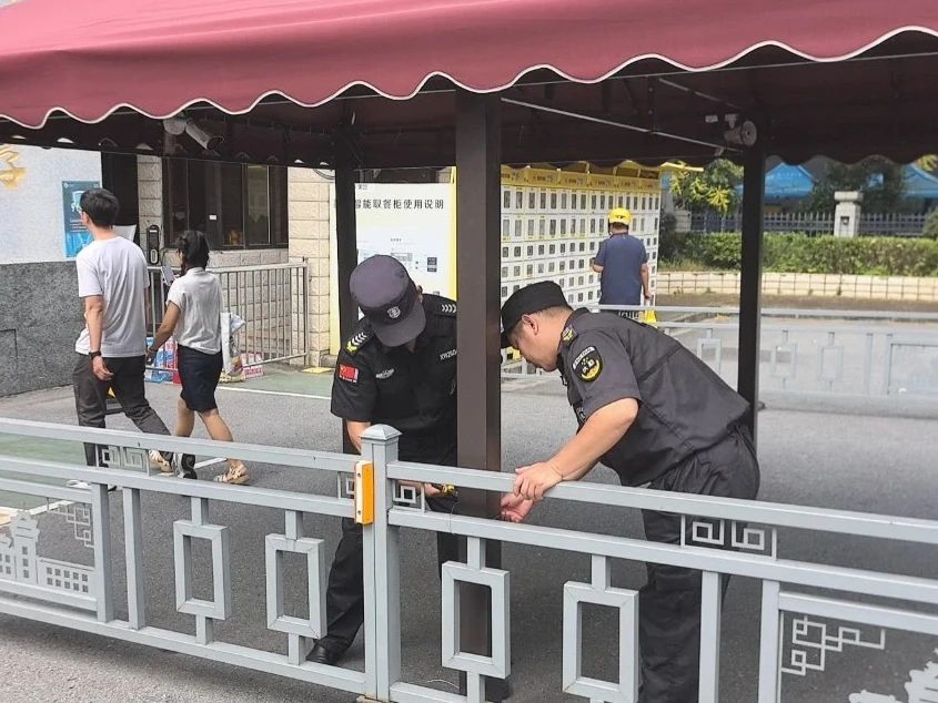 C:/Users/Administrator/Desktop/臺風“貝碧嘉”來襲，南京保安積極應對，“守”護萬家團圓！/4.jpg4