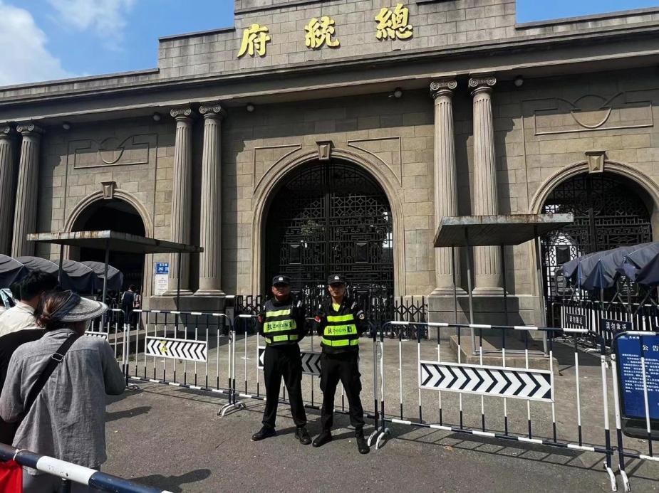 C:/Users/Administrator/Desktop/臺風“貝碧嘉”來襲，南京保安積極應對，“守”護萬家團圓！/7.jpg7