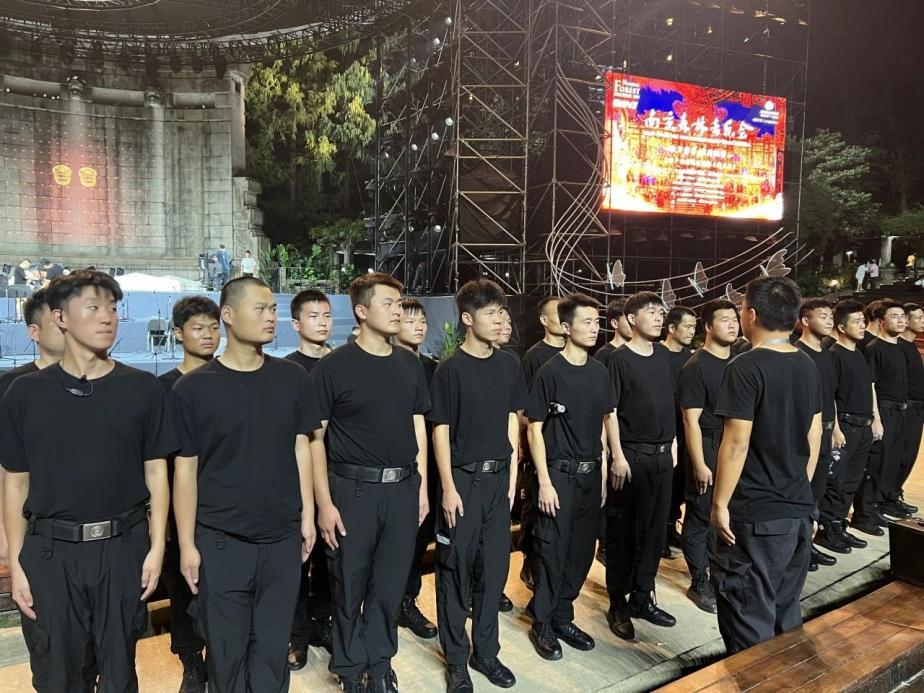 C:/Users/Administrator/Desktop/臺風“貝碧嘉”來襲，南京保安積極應對，“守”護萬家團圓！/10.jpg10