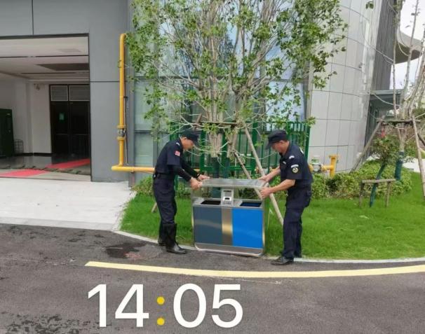 C:/Users/BA/Desktop/風(fēng)雨過(guò)后南京保安迅速行動(dòng)，恢復(fù)安“寧”面貌/4.jpg4