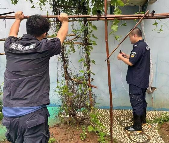 C:/Users/BA/Desktop/風(fēng)雨過(guò)后南京保安迅速行動(dòng)，恢復(fù)安“寧”面貌/9.jpg9