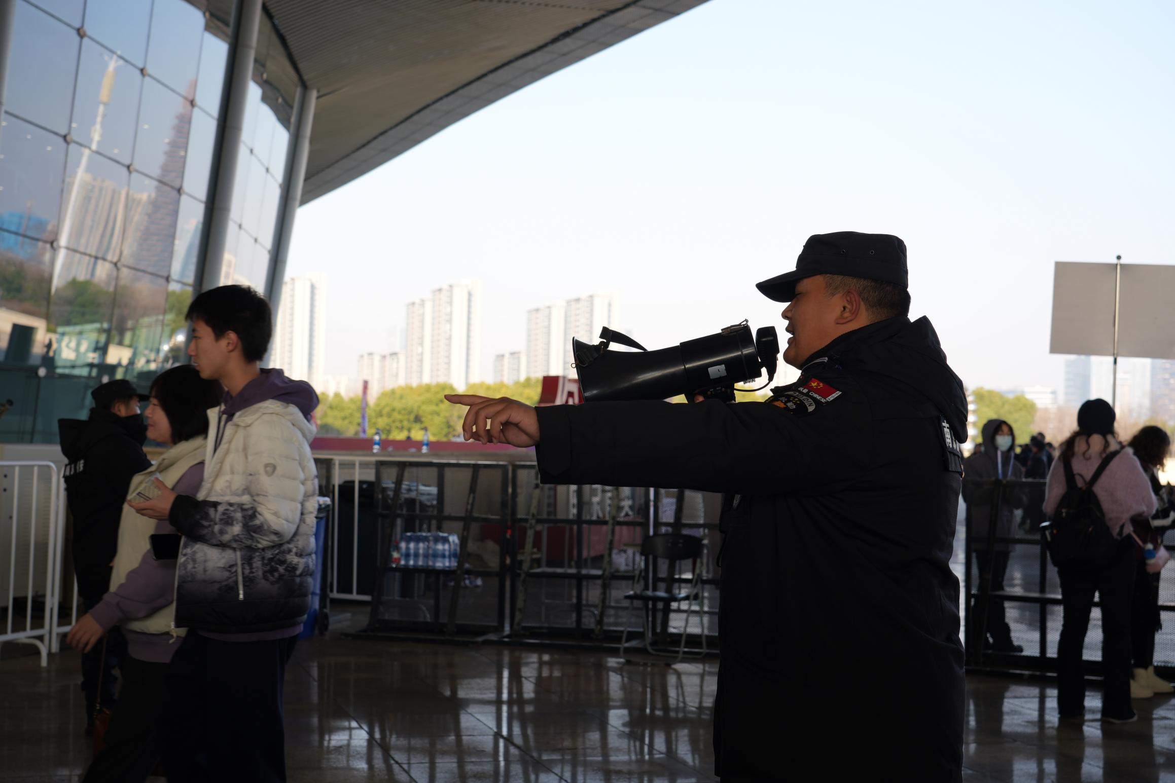 E:/25.12.10后 上傳網(wǎng)站留存/“安保鐵軍、硬核保障”2025系列報道四十一——乒超巔峰對決耀金陵 南京市保硬核護(hù)航筑平安/DSC06342.JPGDSC06342